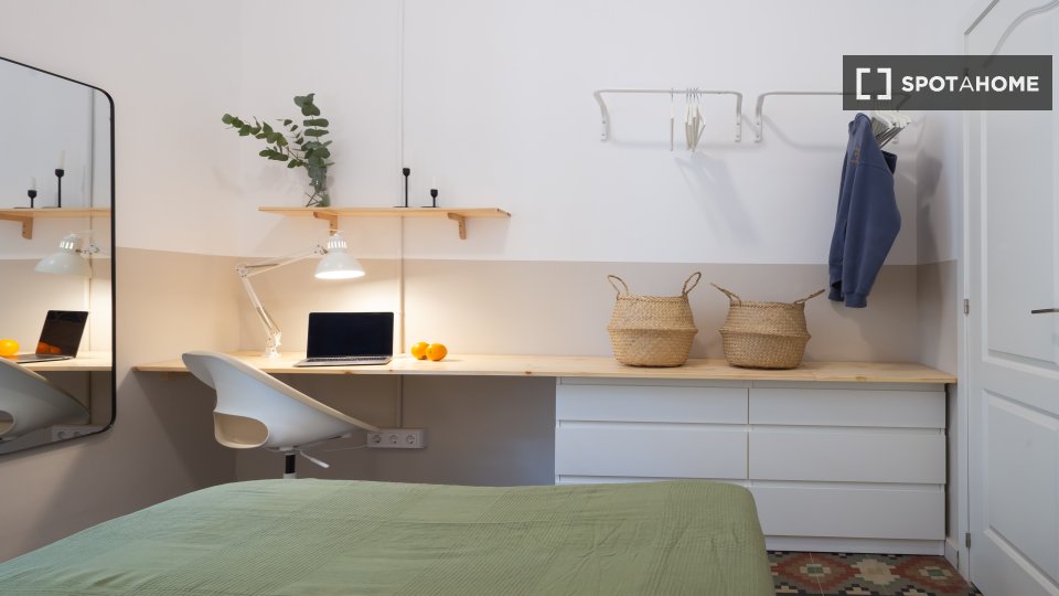 Double room Barcelona, 4 beds, 90m² — photo 14