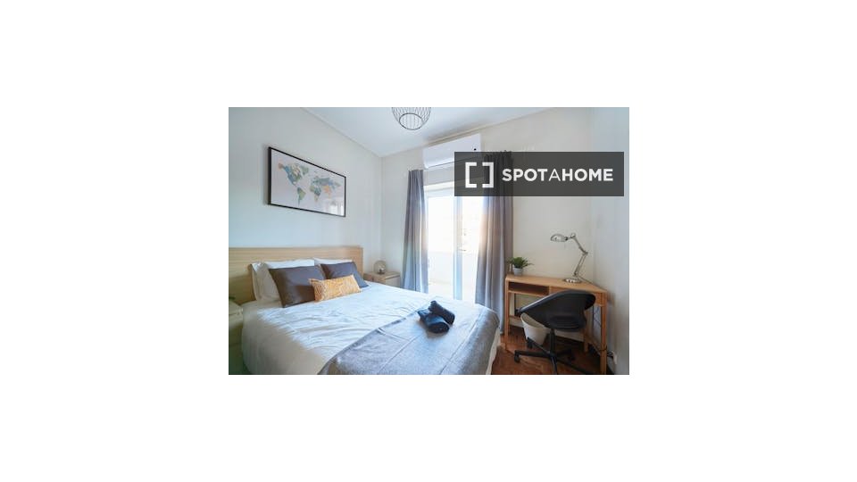 Double room Lisbon, 5 beds — photo 4