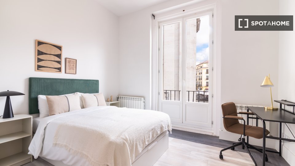 Double room Madrid, 7 beds, 230m² — photo 1