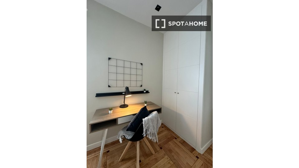 Habitación en piso compartido en madrid.