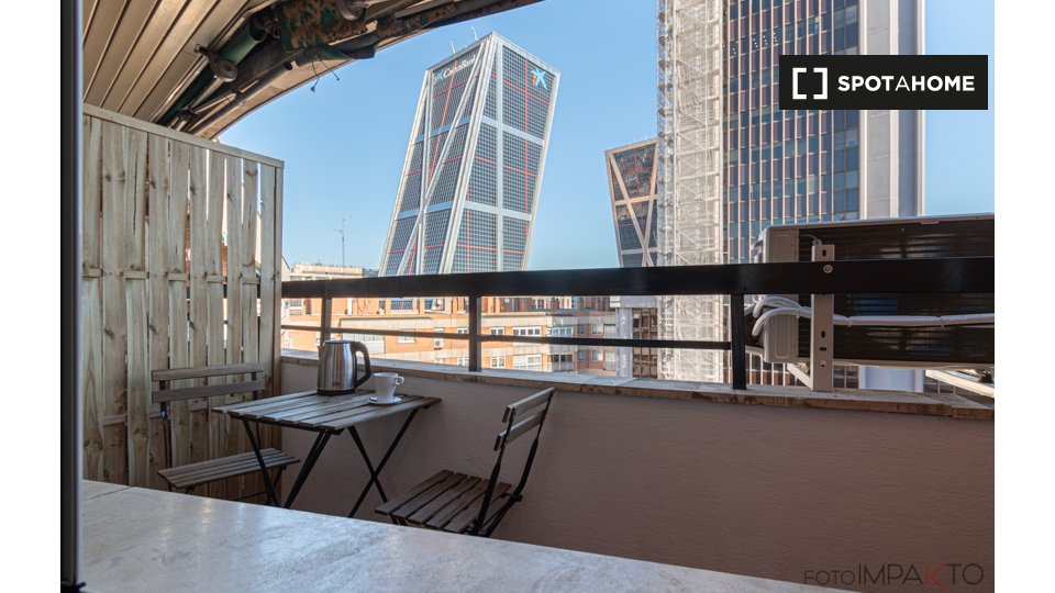 Double room Madrid, 6 beds, 140m² — photo 5
