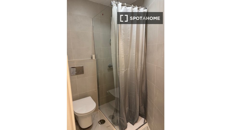 Double room Lisbon, 2 beds — photo 14