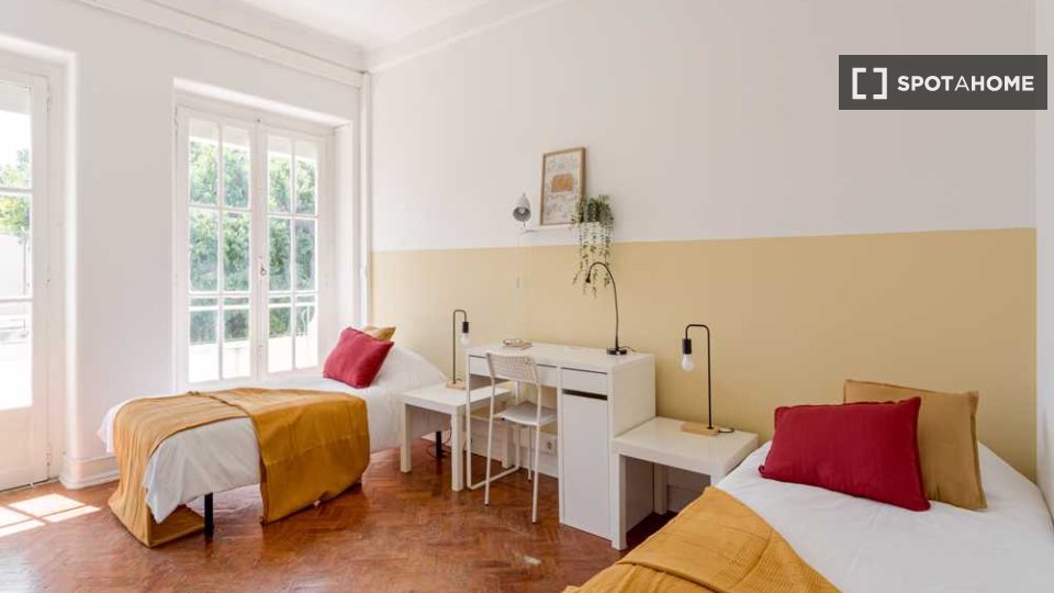Double room Lisbon, 5 beds — photo 19