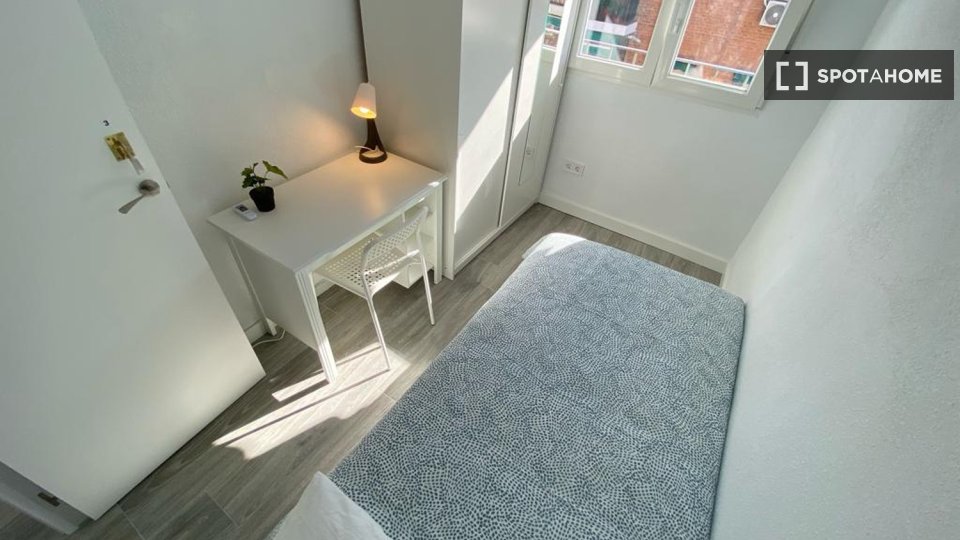Double room Madrid, 4 beds — photo 19