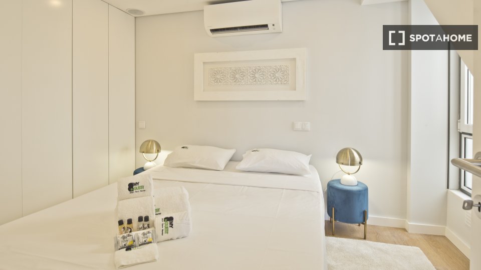 Apartment Lisbon, 2 beds, 33m² — photo 3
