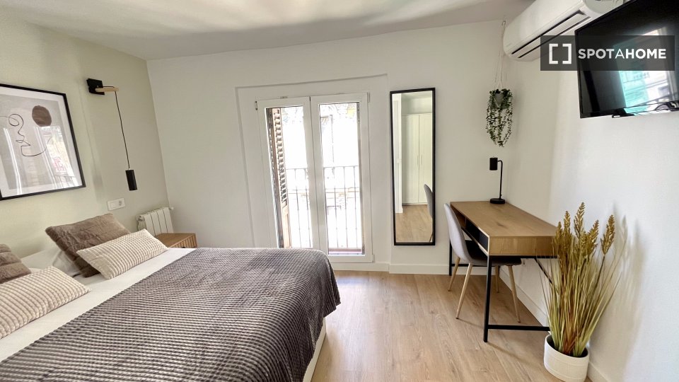 Double room Madrid, 8 beds — photo 7