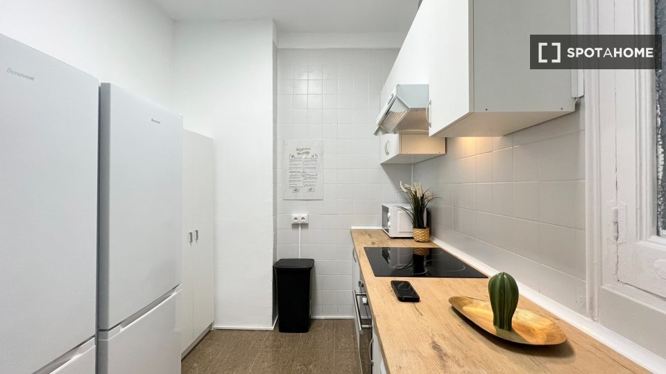 Double room Madrid, 6 beds — photo 15