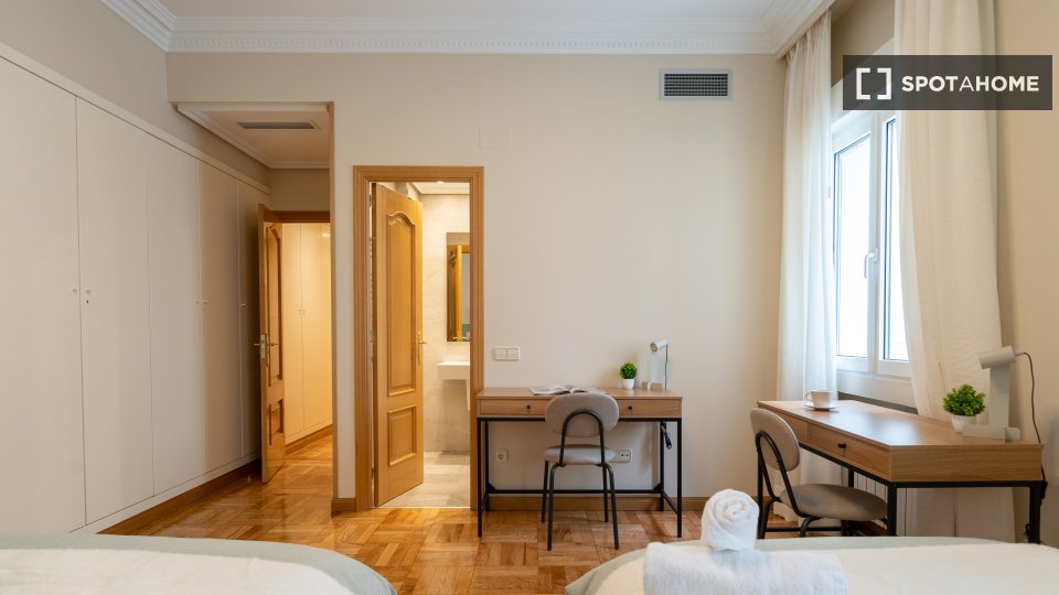Double room Madrid, 5 beds — photo 17
