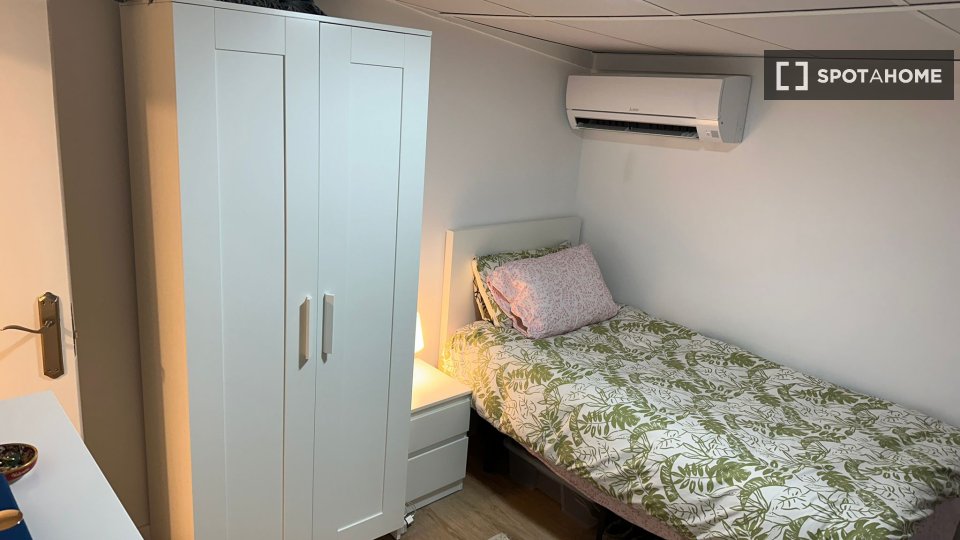 Double room Madrid, 8 beds, 275m² — photo 2