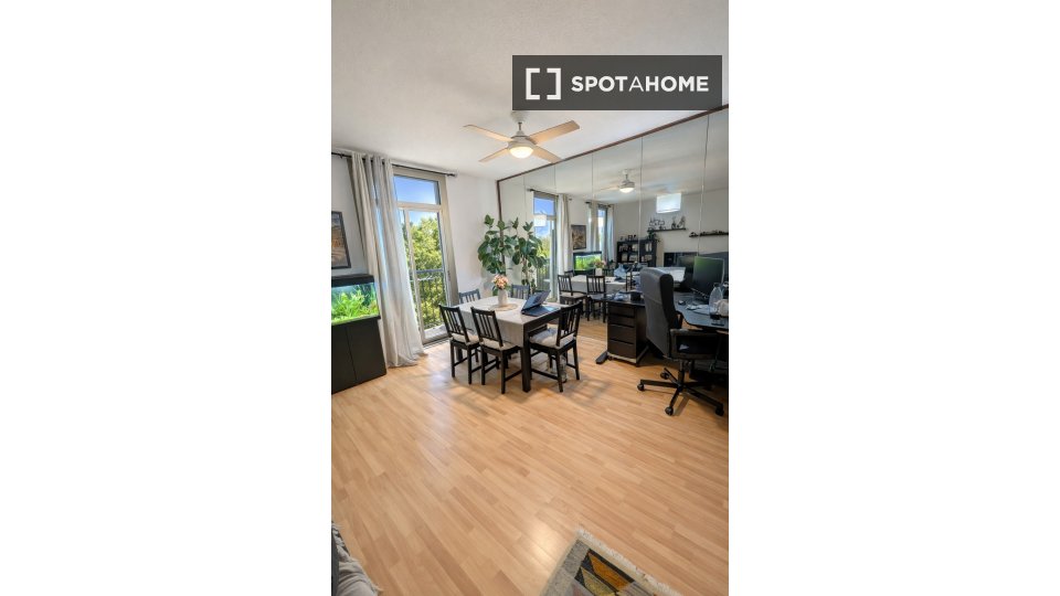 Double room Barcelona, 2 beds, 77m² — photo 3