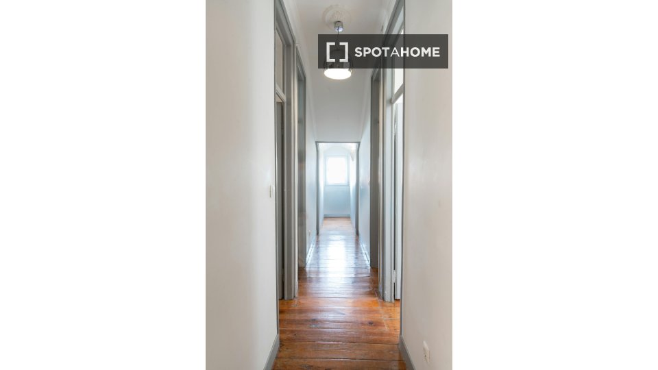 Apartment Lisbon, 2 beds, 55m² — photo 15