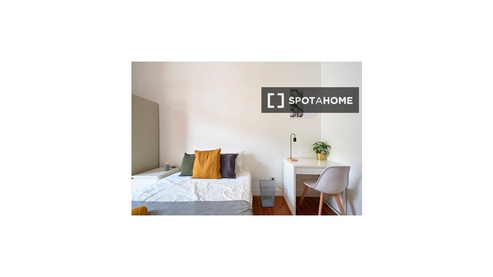 Double room Lisbon, 9 beds — photo 15