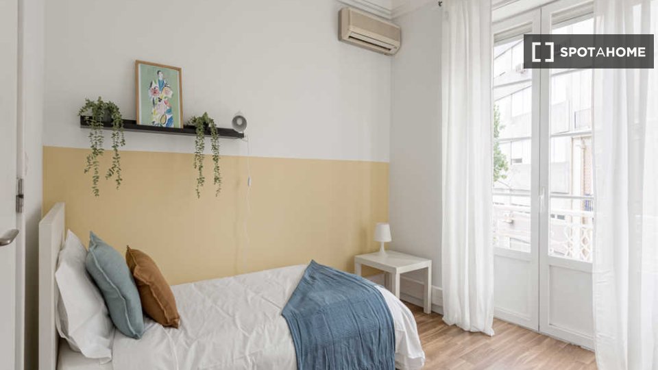 Double room Lisbon, 13 beds — photo 22