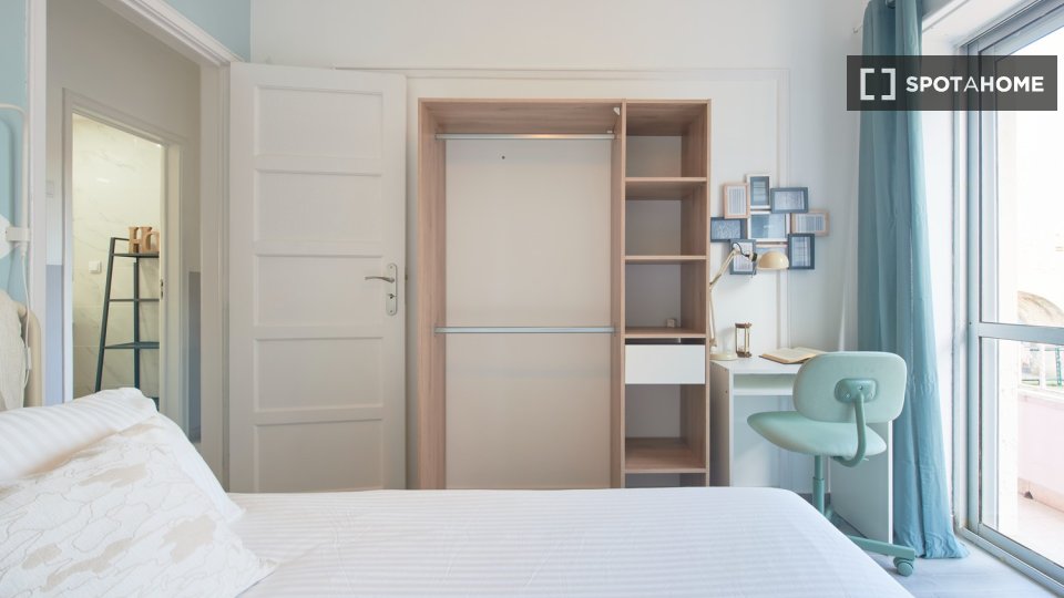 Double room Lisbon, 4 beds — photo 38
