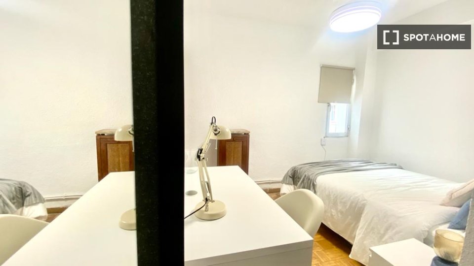 Double room Madrid, 6 beds — photo 4