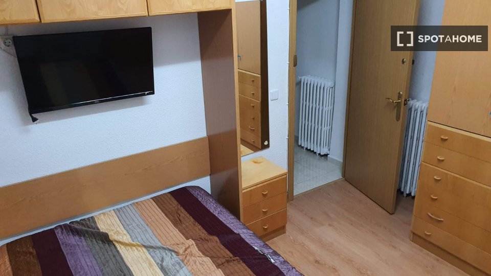 Habitación en piso compartido en madrid.