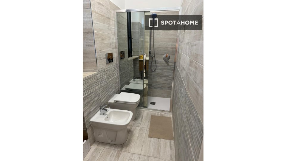 Double room Milan, 4 beds — photo 10