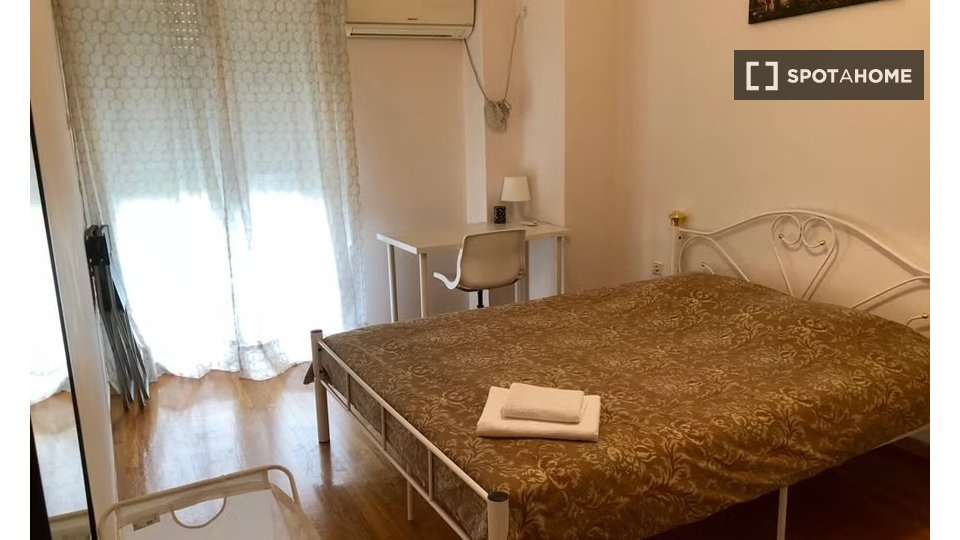 Double room Athens, 5 beds — photo 10