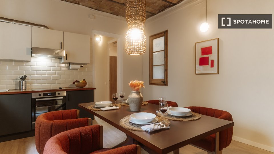 Double room Barcelona, 3 beds, 90m² — photo 11