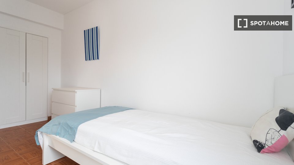 Double room Lisbon, 4 beds, 110m² — photo 2