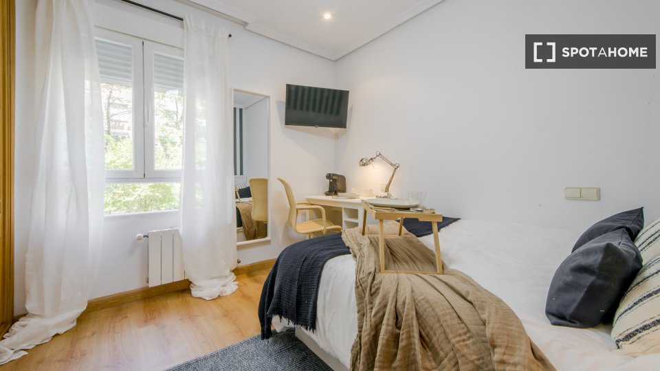 Double room Madrid, 6 beds — photo 13
