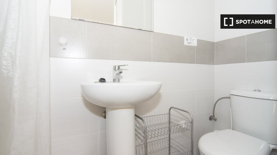 Double room Valencia, 3 beds, 80m² — photo 12