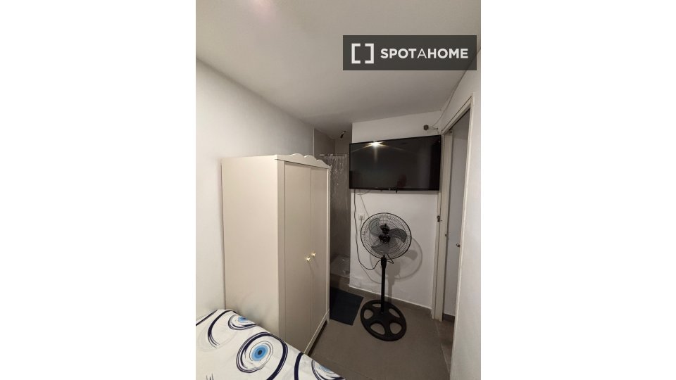 Double room Valencia, 6 beds, 70m² — photo 8