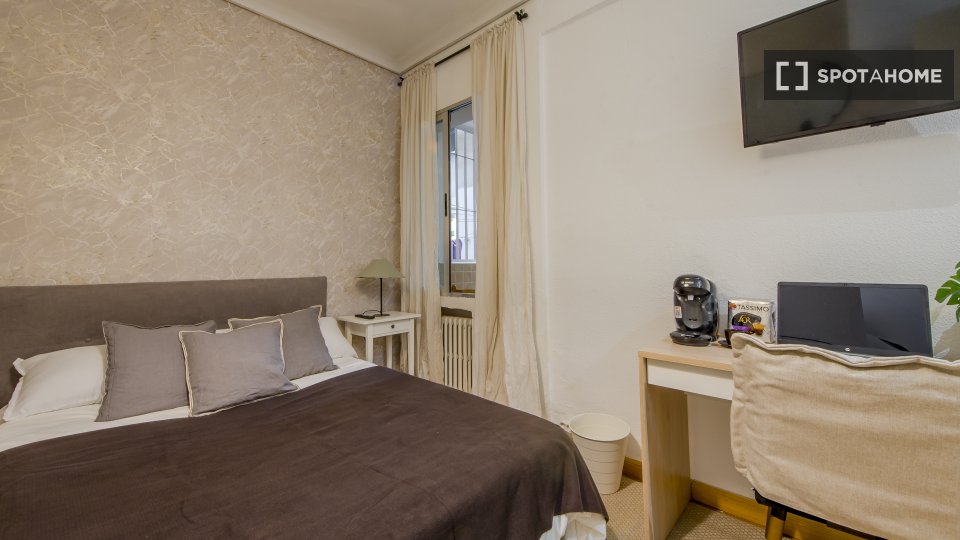 Double room Madrid, 5 beds, 120m² — photo 51