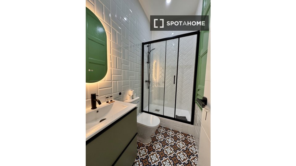 Double room Barcelona, 5 beds — photo 11