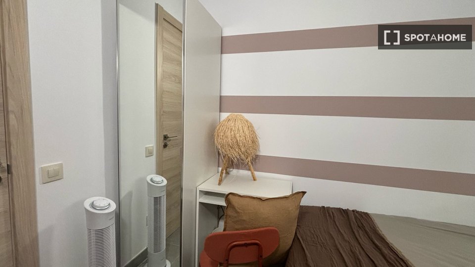 Double room Barcelona, 4 beds, 90m² — photo 10