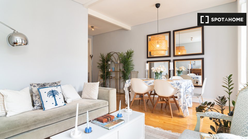 Apartment Lisbon, 2 beds, 129m² — photo 18