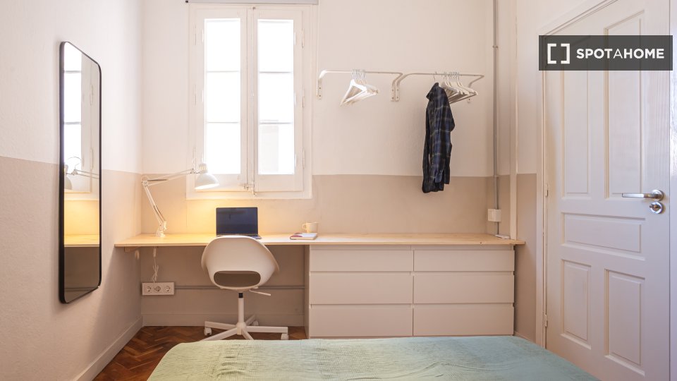 Double room Barcelona, 4 beds, 90m² — photo 7