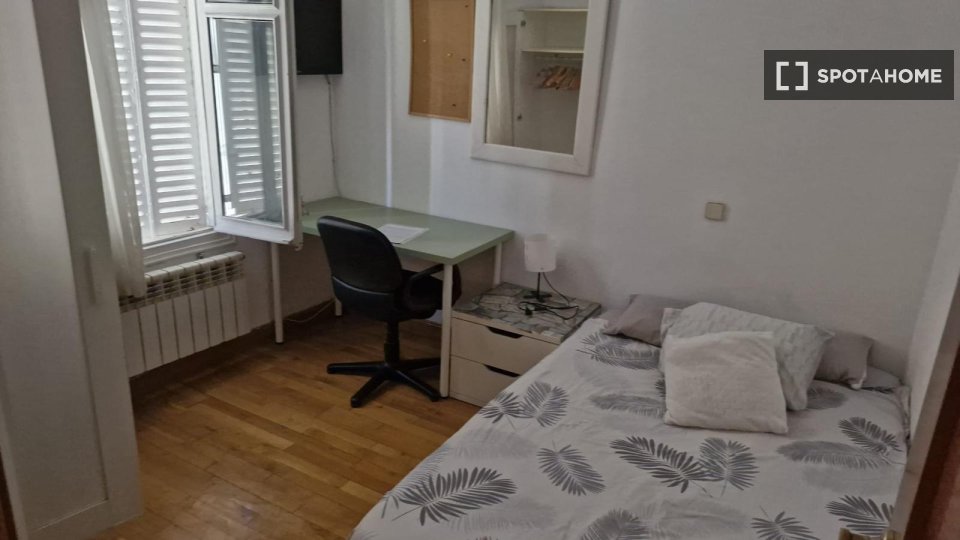 Double room Madrid, 10 beds, 200m² — photo 30