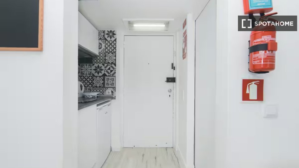Apartment mono Lisbon — photo 12