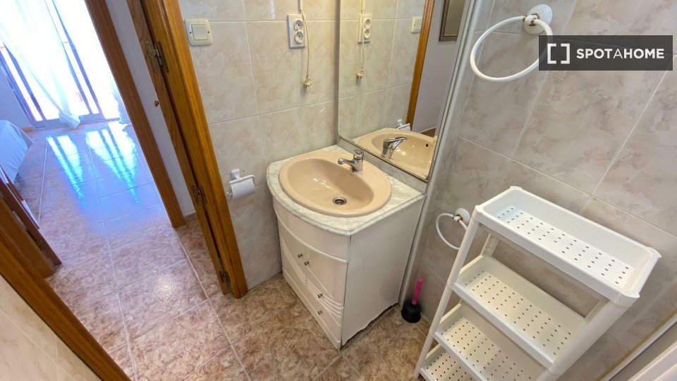 Double room Madrid, 3 beds — photo 7