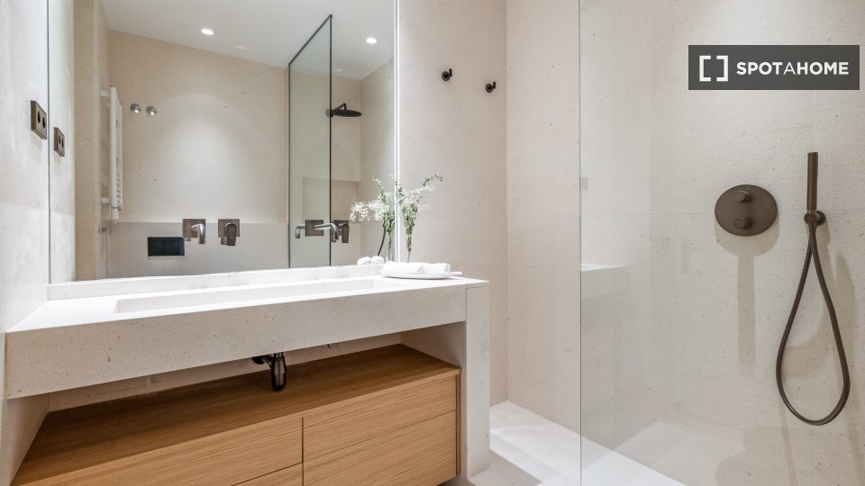 Apartment Madrid, 4 beds, 125m² — photo 4