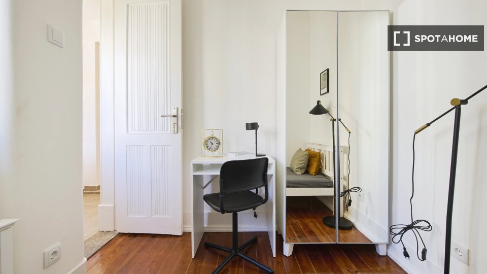 Double room Lisbon, 6 beds — photo 3