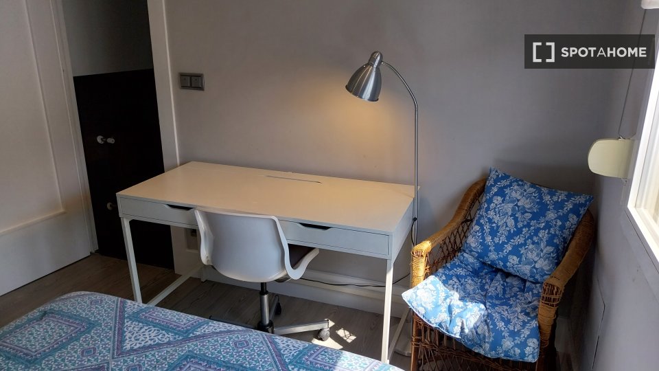 Double room Bilbao, 1 bed, 80m² — photo 2