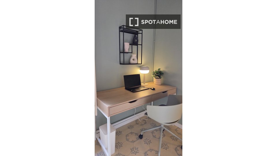 Double room Barcelona, 7 beds, 210m² — photo 10