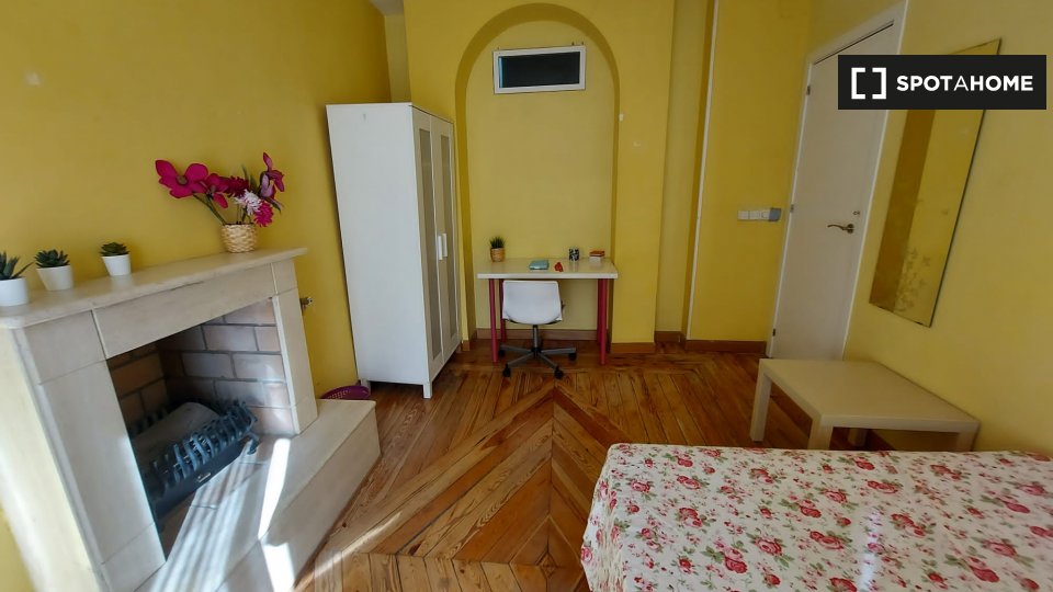 Double room Madrid, 7 beds, 180m² — photo 10