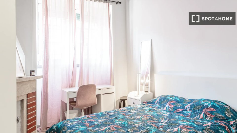 Double room Lisbon, 3 beds — photo 7
