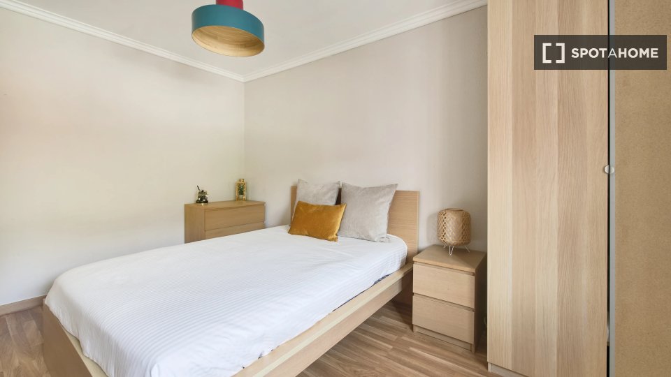 Double room Lisbon, 4 beds — photo 13