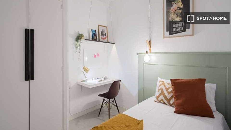Double room Madrid, 68 beds, 2620m² — photo 23