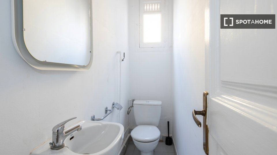 Double room Barcelona, 4 beds, 75m² — photo 9