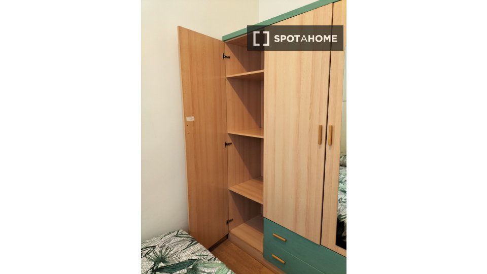Double room Madrid, 7 beds, 90m² — photo 18