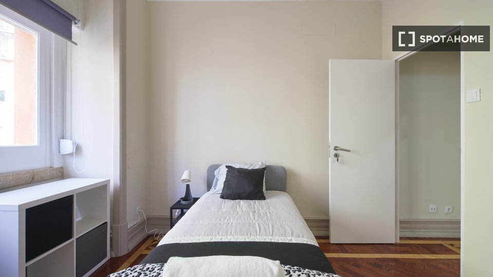 Double room Lisbon, 9 beds — photo 22