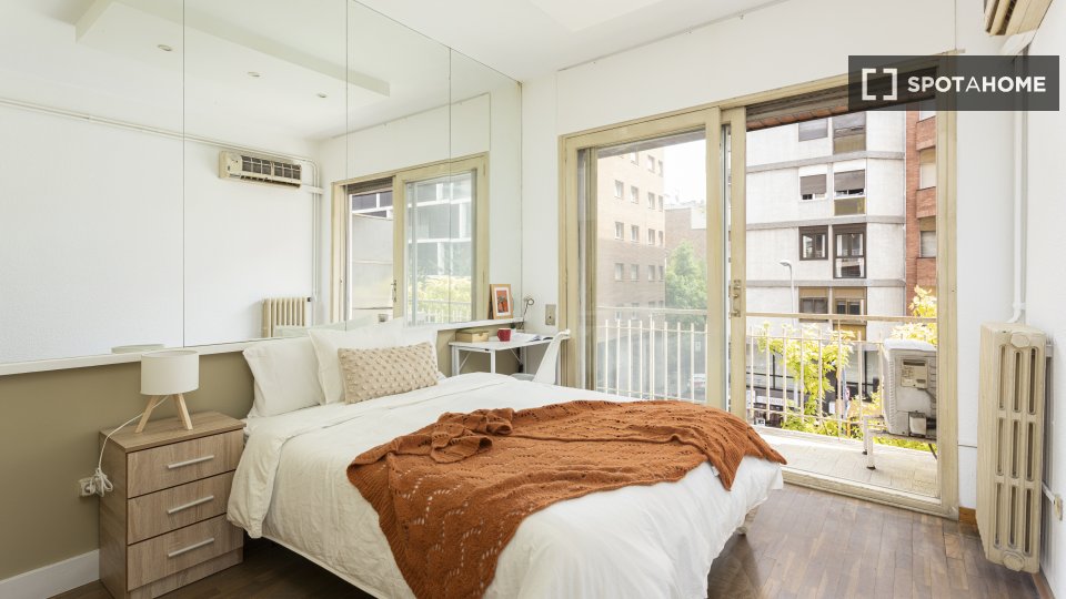 Double room Barcelona, 6 beds, 92m² — photo 19