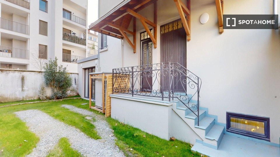 Double room Lyon, 17 beds — photo 24