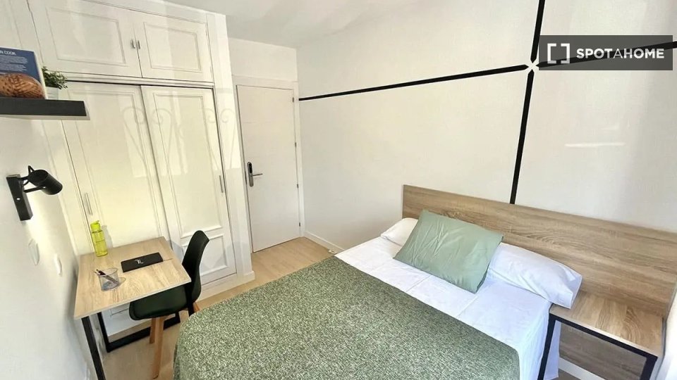 Double room Madrid, 6 beds — photo 26