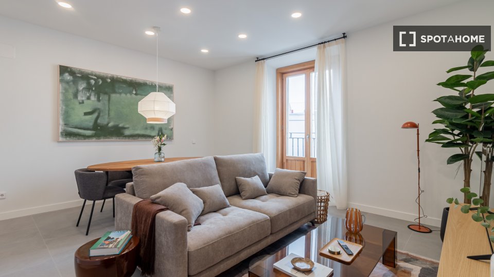 Appartamento con 3 camere da letto in affitto a Palacio, Madrid.